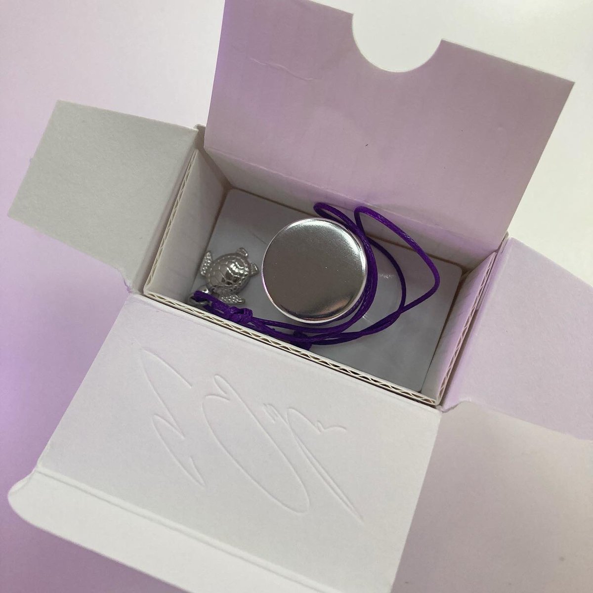 makeupdelirium's tweet photo. Loving my new @Wakeheart fragrance 🌸Conscience Conversations🪵

This is my second fragrance from #wakeheart and I always get compliments when wearing it!
.
.
.
#fragance #parfum #perfume #frangancelovers #fragranceaddict #fraganceoftheday #flatlay #beauty https://t.co/W3XiczN3GT