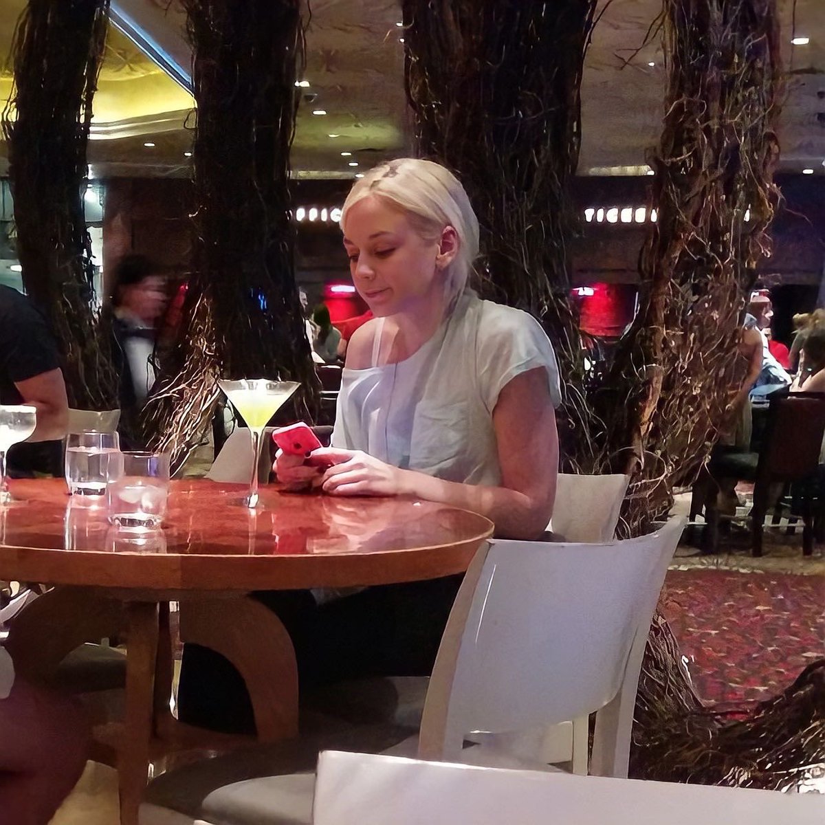 EmKSources's tweet photo. Emily Kinney via Instagram on September 20, 2014. 

“Feel like I'm gonna win big. #twd #vegas #wheresbeth” 

#EmilyKinney https://t.co/VMNmnA7Bzm