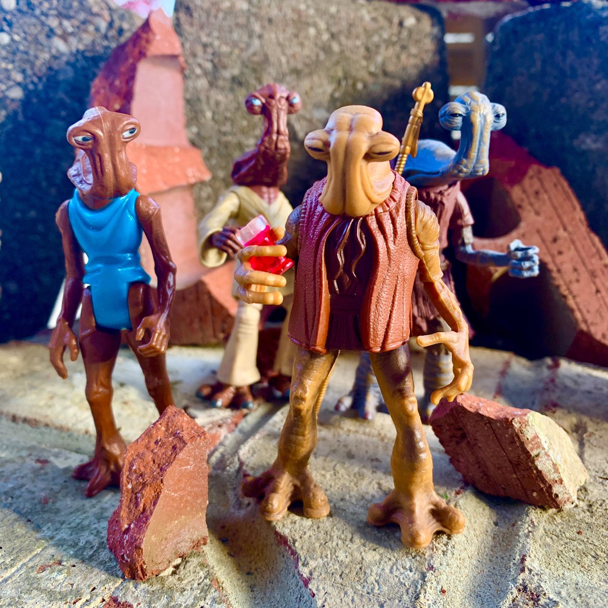 “Hammertime”

When the time comes for a modern update to the classic Star Wars Hammerhead figure what should it look like? 
#starwars #swtvc #team375  #keep375alive #teamtvc #fightfortvc #backtvc #tvc #thevintagecollection #swthevintagecollection #starwarsthevintagecollection