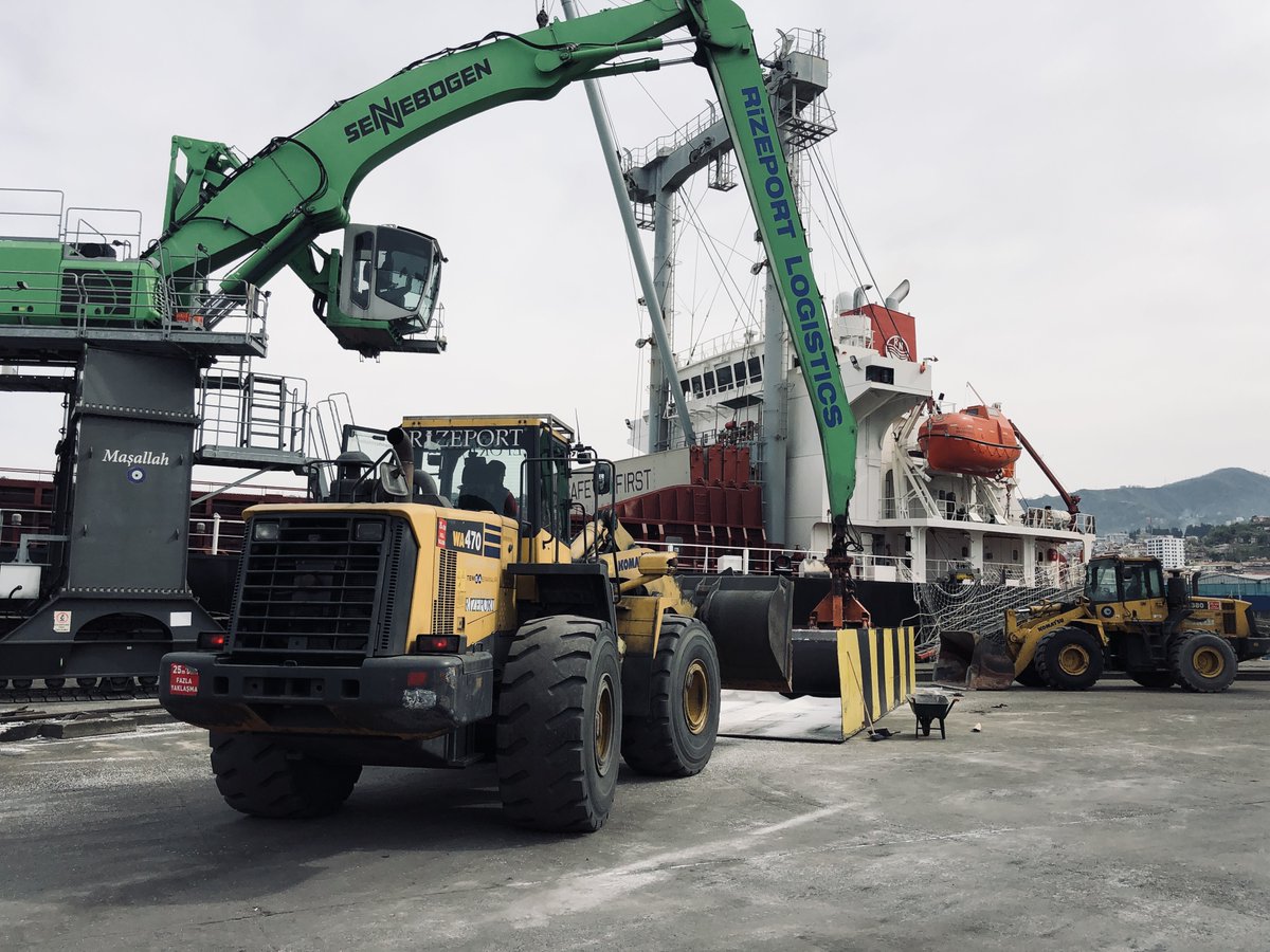 MCillioglu's tweet photo. Rize limanı Avrupa kıtası #Transit gübre yüklemesi
@AsimRizeport @rizeport #eforgübre #riport #rizeport #rizelimanı #portofrize #rizeagency #rizeacente #rizetug #ridenpet #gübre @CilliogluAsim @KRALFAYSAL1953 https://t.co/yAfwbbAg1P