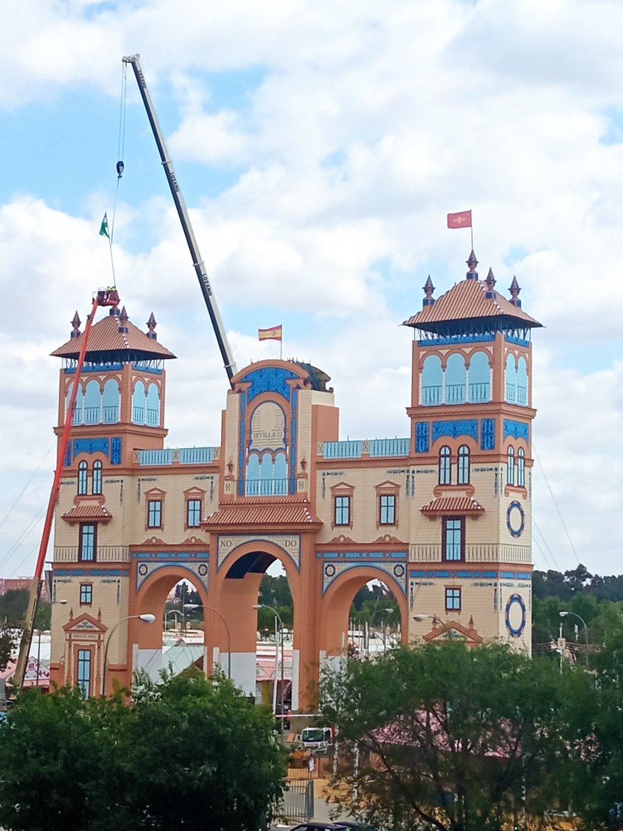 guijarrocio's tweet photo. 11 días quedan para la @Feriade_Abril y la @PortadasdeFeria de @navarrodejavier avanza, @Ayto_Sevilla, el @DiarioDLPortada nuevo cada día, ilusión con la @Feria_deAbril de @sevilla, se prevé @tiempoensevilla agradable esos días, @VivaLaFeria_ @Viva_Sevilla @Deyo13Deyo ánimo!!! https://t.co/FETj1PcT3Y