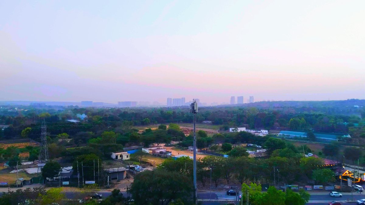 Anubhavmishra41's tweet photo. Evening View from Balcony 😍😍
#valleyviewestate #Gurgaon #delhi #DLF #Gurugram #Heartlyimaginations #evening #view https://t.co/3pAeXlzAEO