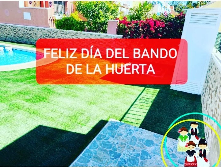 Una de las más grandes #tradiciones en #Murcia es el #bandodelahuerta. Los ciudadanos portan con orgullo la vestimenta regional 👨‍🌾 y comparten en las barracas. 
Un homenaje al trabajo de los agricultores, para que éste sea uno de los sectores más importante de la Región #neograss