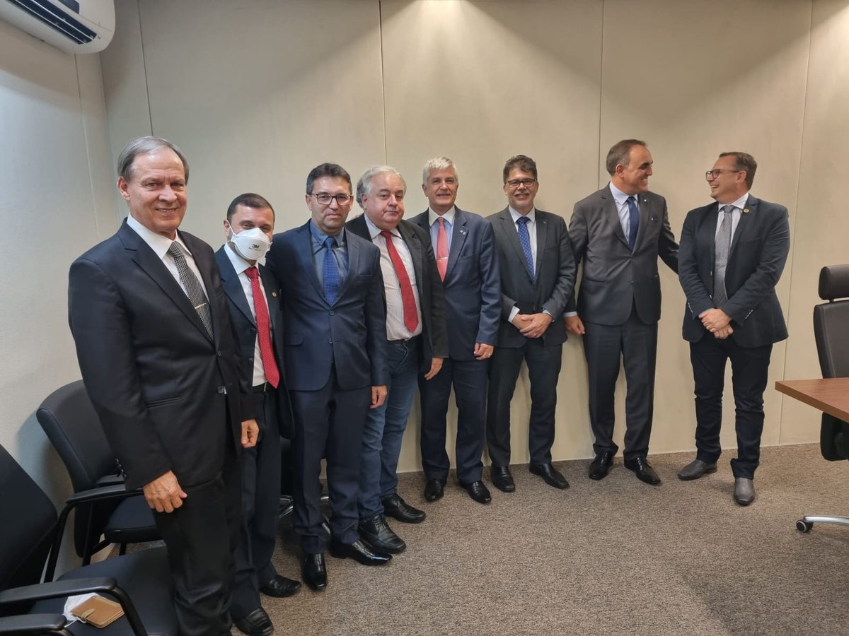 SindireceitaDEN's tweet photo. Sindireceita participa de cerimônia de posse e reunião junto ao novo superintendente da RFB na 10º Região Fiscal
Saiba mais: https://t.co/TpUDMjxa7x
#AnalistasTributários #Sindireceita #ReceitaFederal #10RF https://t.co/XwJWQQmR2A