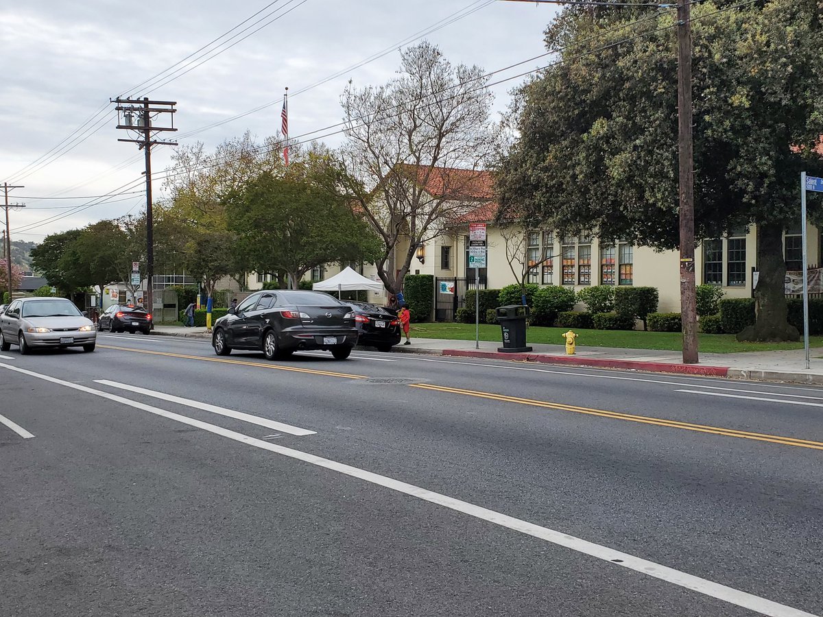 LAPD24MX13's tweet photo. SAFE PASSAGE AT ALDAMA ELEMENTARY SCHOOL.
Making sure the children make it safe to school.  People please drive safely and remember it's 25 mph at a school zone. @24mx244 @LAPDJonPinto @LabradaAl @LAPDCTD24 @lapdmikeoreb @CENTCtdCADETS @CTDDetCampos @LapdWoodyard https://t.co/Pt7MsGX0MN