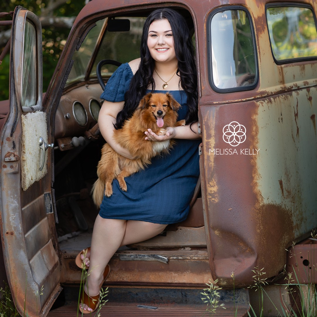 🐶Just a girl and her best friend, 2022 ACHS Senior and MKI spokesmodel Tessa! Her loving personality made her session super fun! Thank you for spending time with me at the outside studio!😊