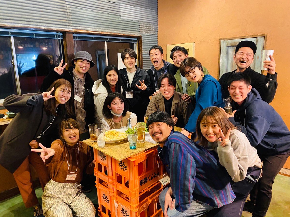 SharkHead_29's tweet photo. 色んな生き方をしている人たちに出会う旅に参加。何かに熱中している人たちはパワーが凄い！
参加者のみんなともこれからのキャリアの意見交換ができてたくさん刺激をもらった！
今回つくった錫のぐい呑みで乾杯した夜は忘れられない☺️
#旅の記憶に人が残る
#キャリ旅 #TRAPOL https://t.co/2EZOOgfR9G