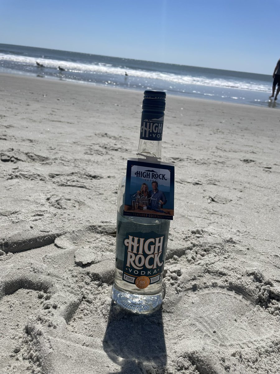JeffyTea9's tweet photo. @MatthewDillner @DaleJr @AmyEarnhardt @HighRockVodka @GetOnTap #myrtlebeach #coldones # https://t.co/zJUt3nwp9e