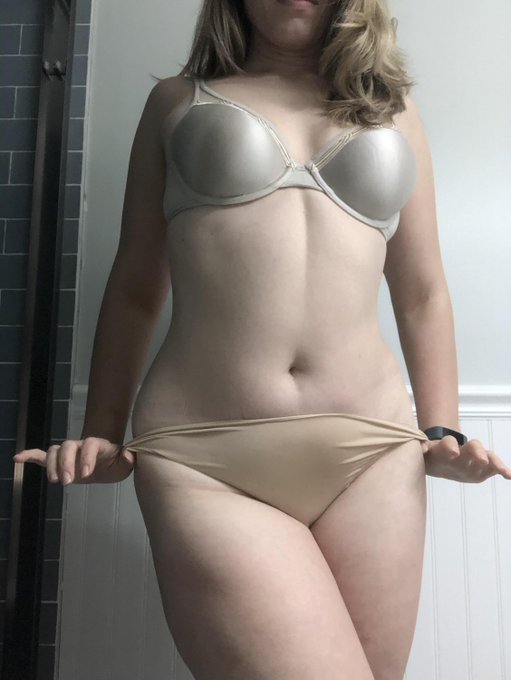 Out of town and feeling horny https://t.co/gMmskEtvKW