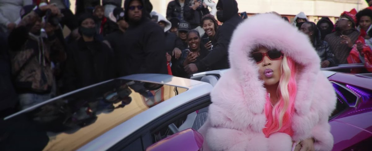 VH1's tweet photo. Every @NICKIMINAJ look in her brand new video for #WeGoUp feat. @FivioForeign? Now THAT is what getsssssss me. 😍💕 https://t.co/NrT2MUaREP