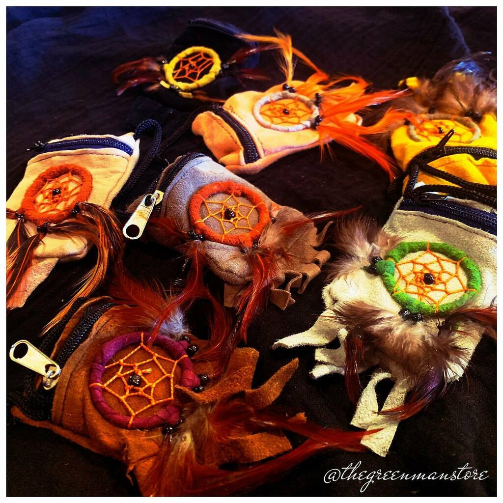 greenmanstore's tweet photo. These suede dreamcatcher bags sure hold a bunch of stuff! What’s in your bag?
.
.
.
.
.
.
.
#paganism #shamanism #witchcraft #thegreenmanstore #mojobag #medicinepouch #dreamcatcher #suedebag #grisgris #witchesofinstagram #witchyvibes #traditionalwitchcraft #oldways #crystalh… https://t.co/2iYC4Evegi