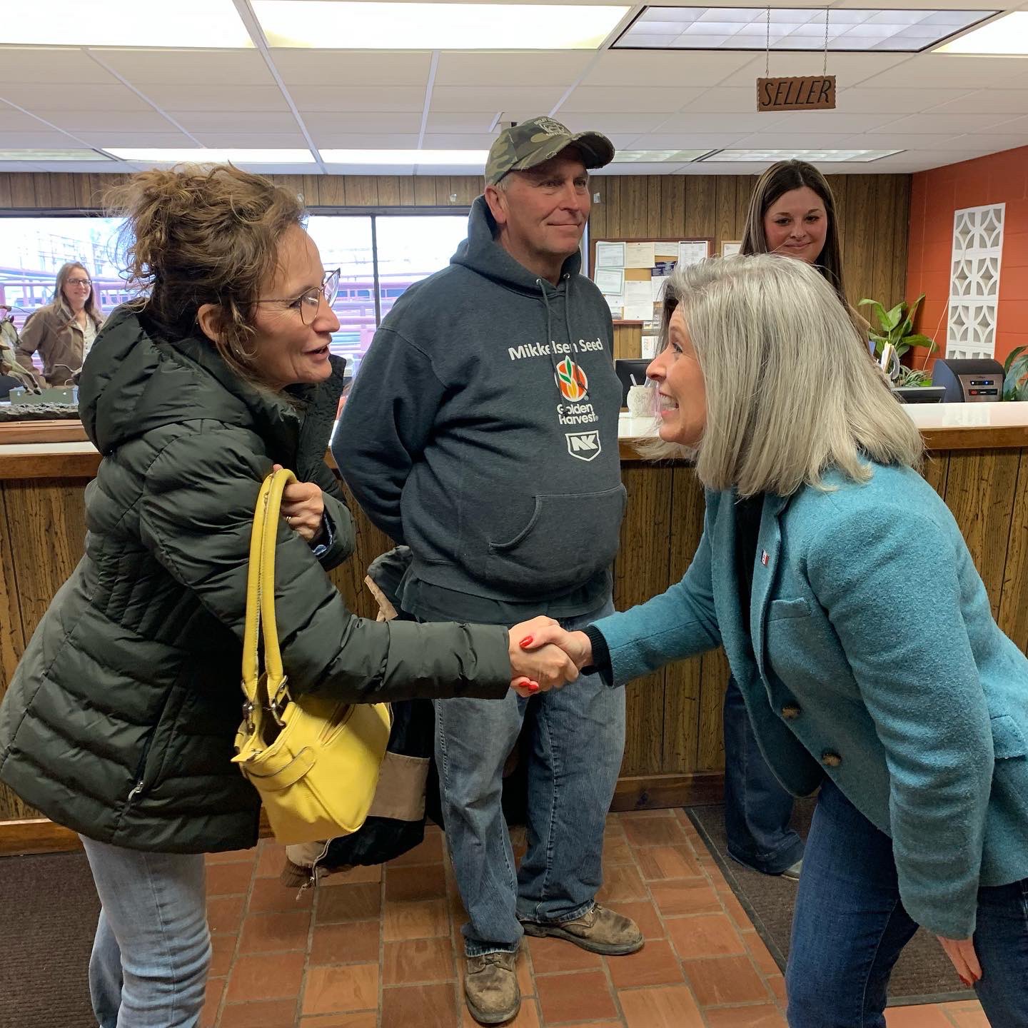 Joni Ernst on Twitter "Visited the Dunlap Livestock Auction in