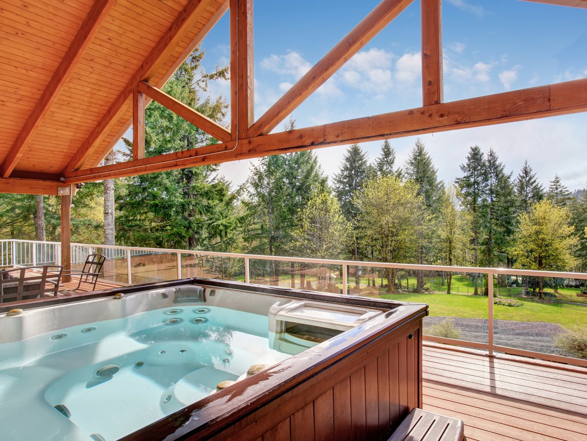vrprealestates's tweet photo. This jacuzzi tub features a beautiful view that almost makes you feel like you're in a natural hot spring!
https://t.co/AfoMPybvt5
#designthinking #luxuryhomes #luxurylifestyle #realestate #luxury #interiordesign #spring #decorations #HomeSweetHome #architecture #SpringbaseBot https://t.co/4Ymorz6vsS