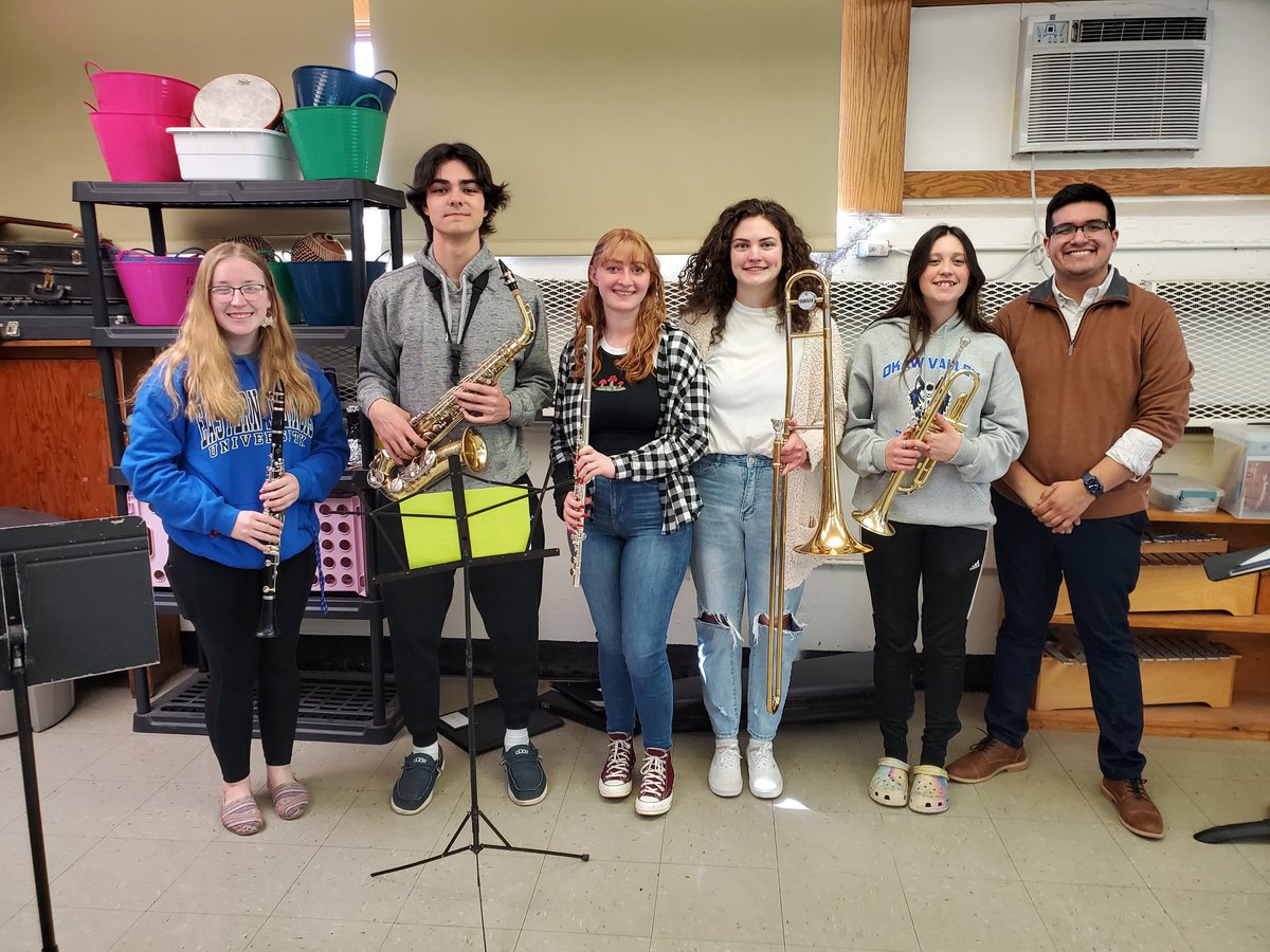 OTimberwolves's tweet photo. Mr. Guzman and HS band students came to the ES today to talk about beginning band. Parent night tomorrow at the MS. @OkawValley https://t.co/mZM9D2Zc7S