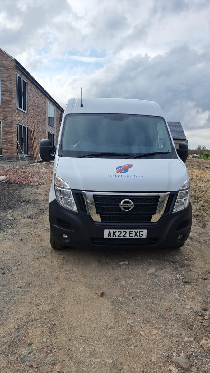 rocket_hire's tweet photo. Customers are happy with the service! XL wheelbase van transporting roof lights today 👏🏽 🪟 💡 🚐 https://t.co/Zl1gml2PiR