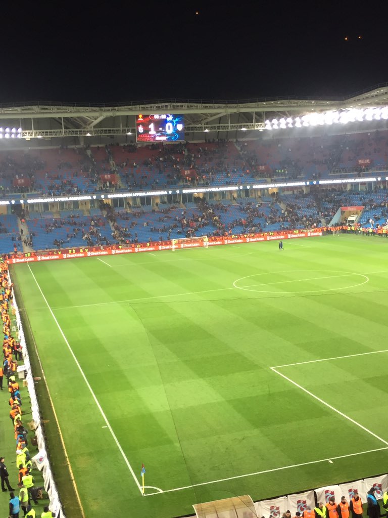 cnnergl's tweet photo. Biz sokakta senle büyüdük yağmurda yürüdük💪🏻💪🏻❤️💙 #Trabzonspor #TSvKYS https://t.co/8ufzbij4WJ