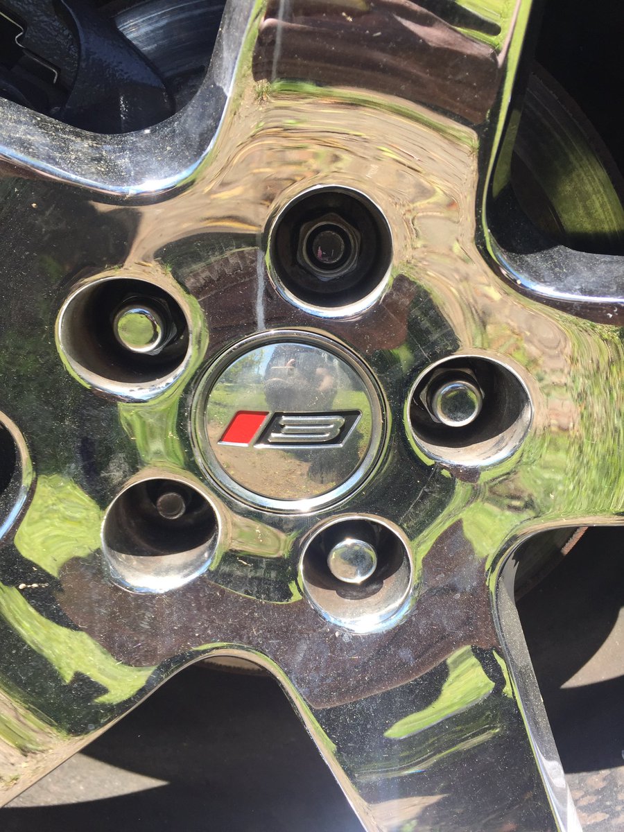 opencfawd's tweet photo. So @somesaadahmed y’all just gone take my lugs off and not tell me you lost or stole them??? Where are my Chrome lug nuts 😡 Just terrible!!!
#mavisdiscounttire #tires #lugnuts #notmines https://t.co/b7zUeGbOuU