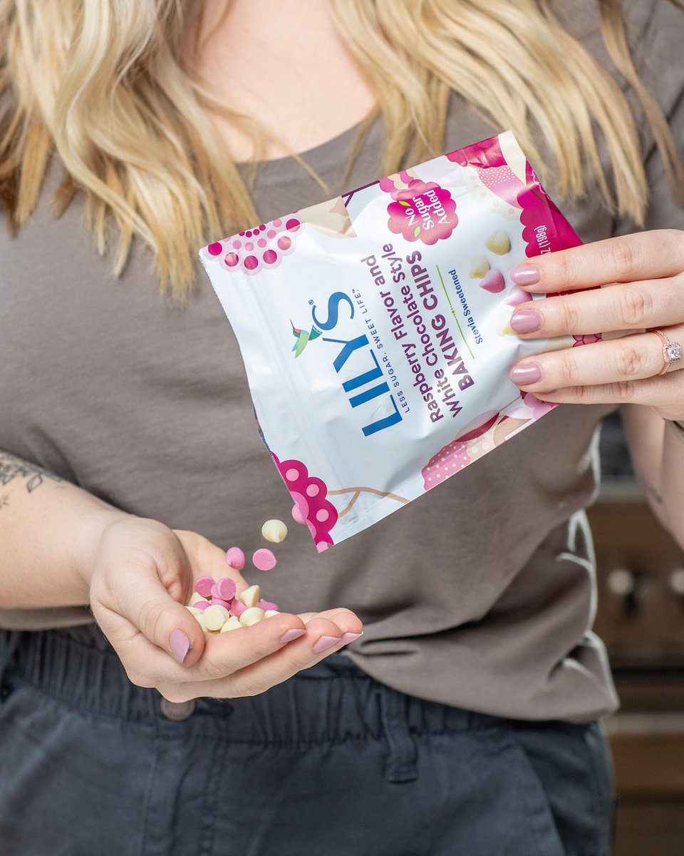 Resealable baking chip bags exist so you can go back and grab a handful anytime you like 😉🍫 Find this flavor exclusively in Walmart!