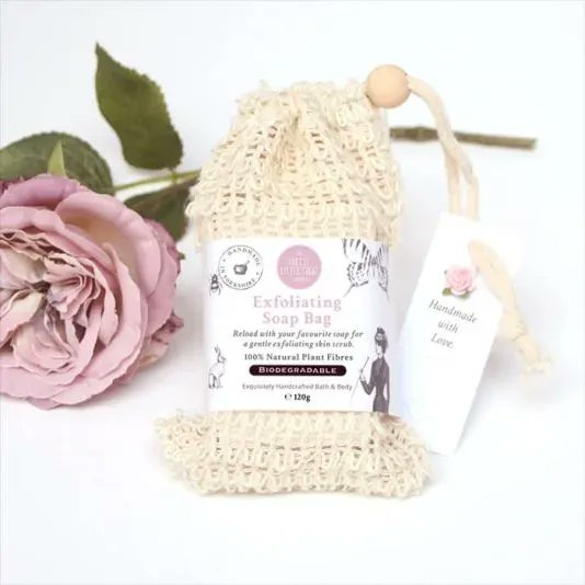 🌷🌷 𝐍𝐄𝐖 𝐏𝐑𝐎𝐃𝐔𝐂𝐓 𝐀𝐋𝐄𝐑𝐓! 🌷🌷

Feel squeaky clean and indulged with our stunning exfoliating soap bag 😁🛁😍

Find out more here 👉👉👉 buff.ly/3OhUMgj
.
.
.
#Skincare
#Cosmetics
#Yorkshire
#Handmade
#PrettyLittleTreatCo