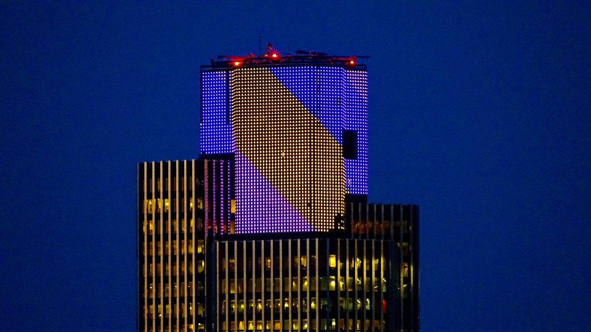 @42Tower lights up in support of #CongenitalDiaphragmaticHernia
Awareness

Find out more at: <a href="/cdhintl/">CDH International</a>
<a href="/cdhiuk/">cdhiuk</a> <a href="/CDHUK_CHARITY/">CDH UK</a>

#SurpriseInTheLights #Tower42 #architecture #CDHAwareness #CDH #CDHAwarenessMonth #CDHLightUp #raredisease #LightUpforCDH #CDHAwarenessDay #SaveTheCherubs