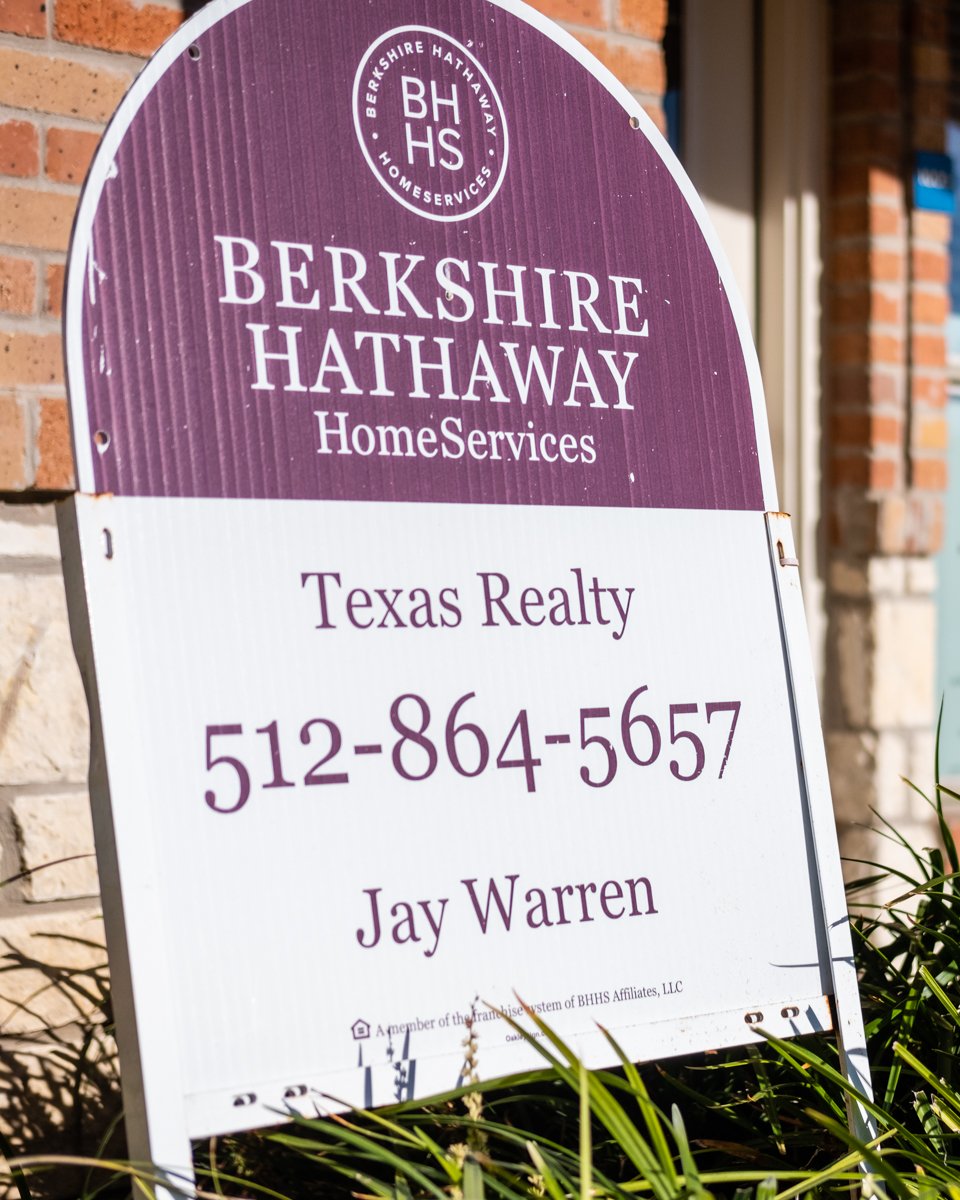 jaysellsCTX's tweet photo. April showers bring eager, prospective buyers! If you've been on the fence about listing your home, then it's time for us to team up and make a splash by listing your property. #SpringMarkets #HomeForSale #HouseSales https://t.co/gLLqT2K3Og