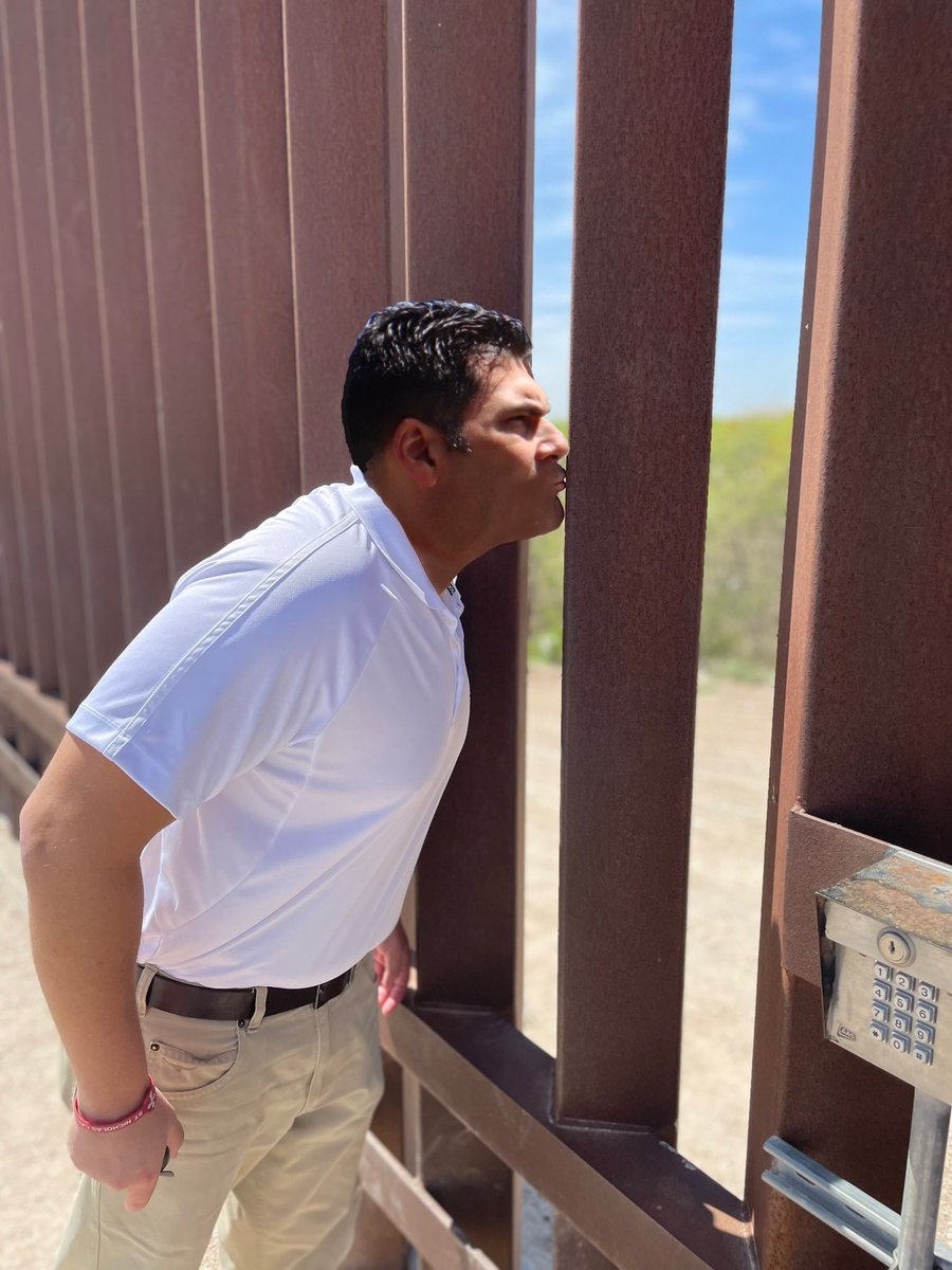 RodneyAssman's tweet photo. This is how much you mean to me Mr. President. People here are really liking me and most think I’m super conservative. I even put you in my video about how much therapy is helping me. 

Mr. President, please pick me. #TRUMP2024 #BuildTrumpsWall https://t.co/GA5tLnMUry