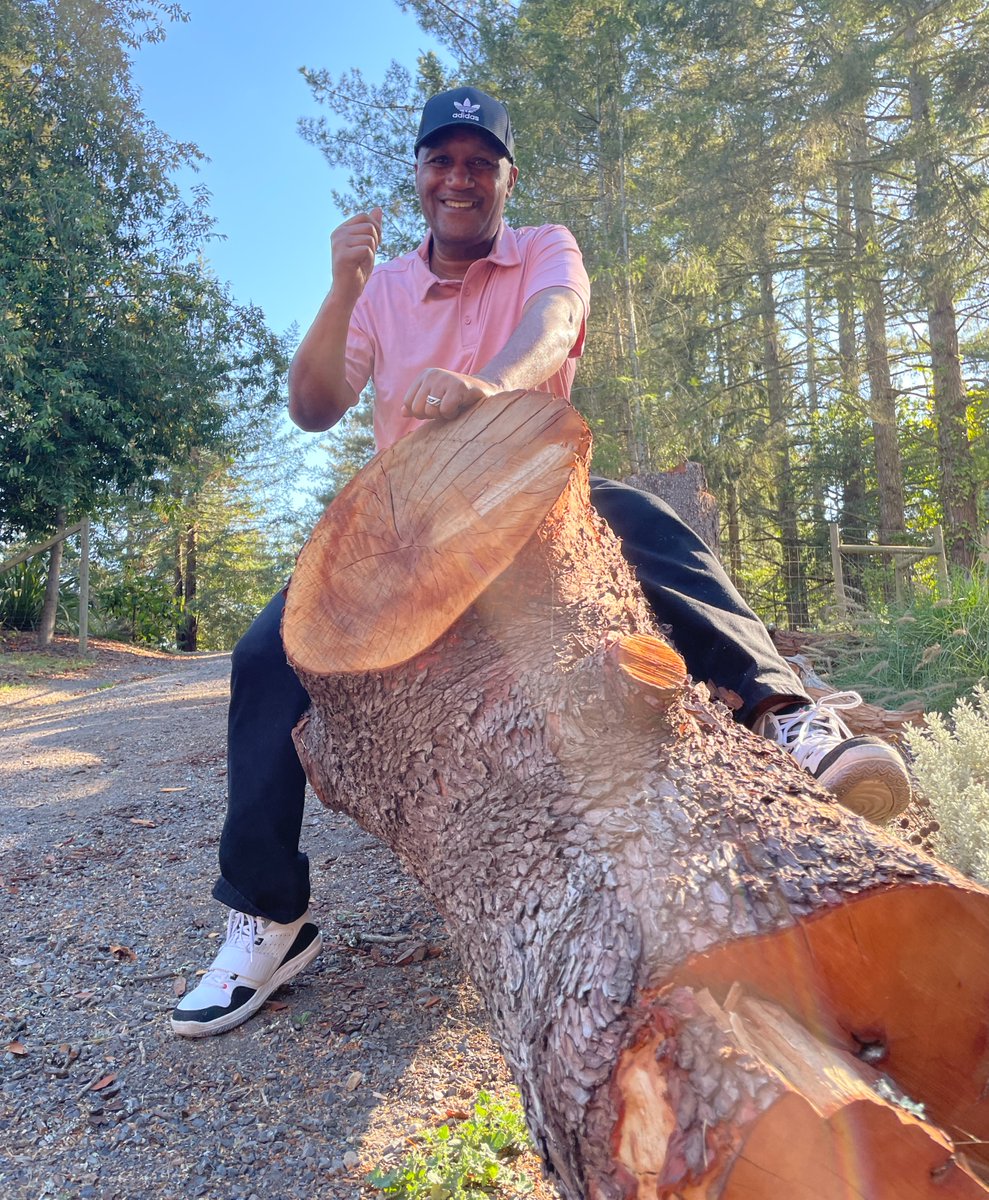 Can you tell <a href="/khaliqovision/">KhaliqOVision Glover</a> loves what he does? Here at LCR we work hard to make a true haven for the heart and soul of creativity in music - so that coming to work is always inspiring and fun! 🌺