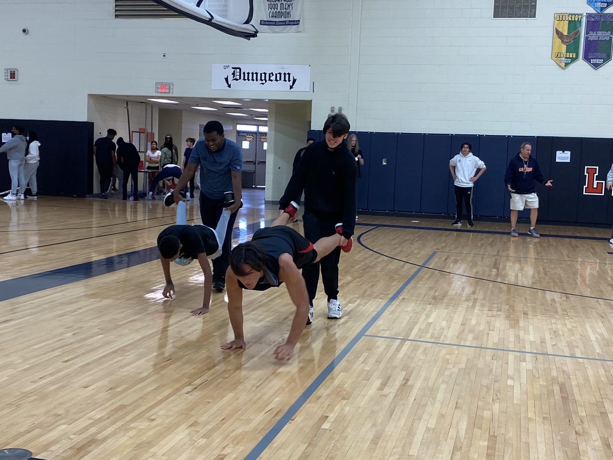MrsKBaldwin's tweet photo. 10th grade field day(s) in full swing! 💙🧡 #lancernation #L4L #oneccps #FieldDay #heathandpe @CCPSHPE @MHS_HPE_DE @APHicksMCHS @CCbluedevil @ccpsinfo https://t.co/G9MfHORk0P