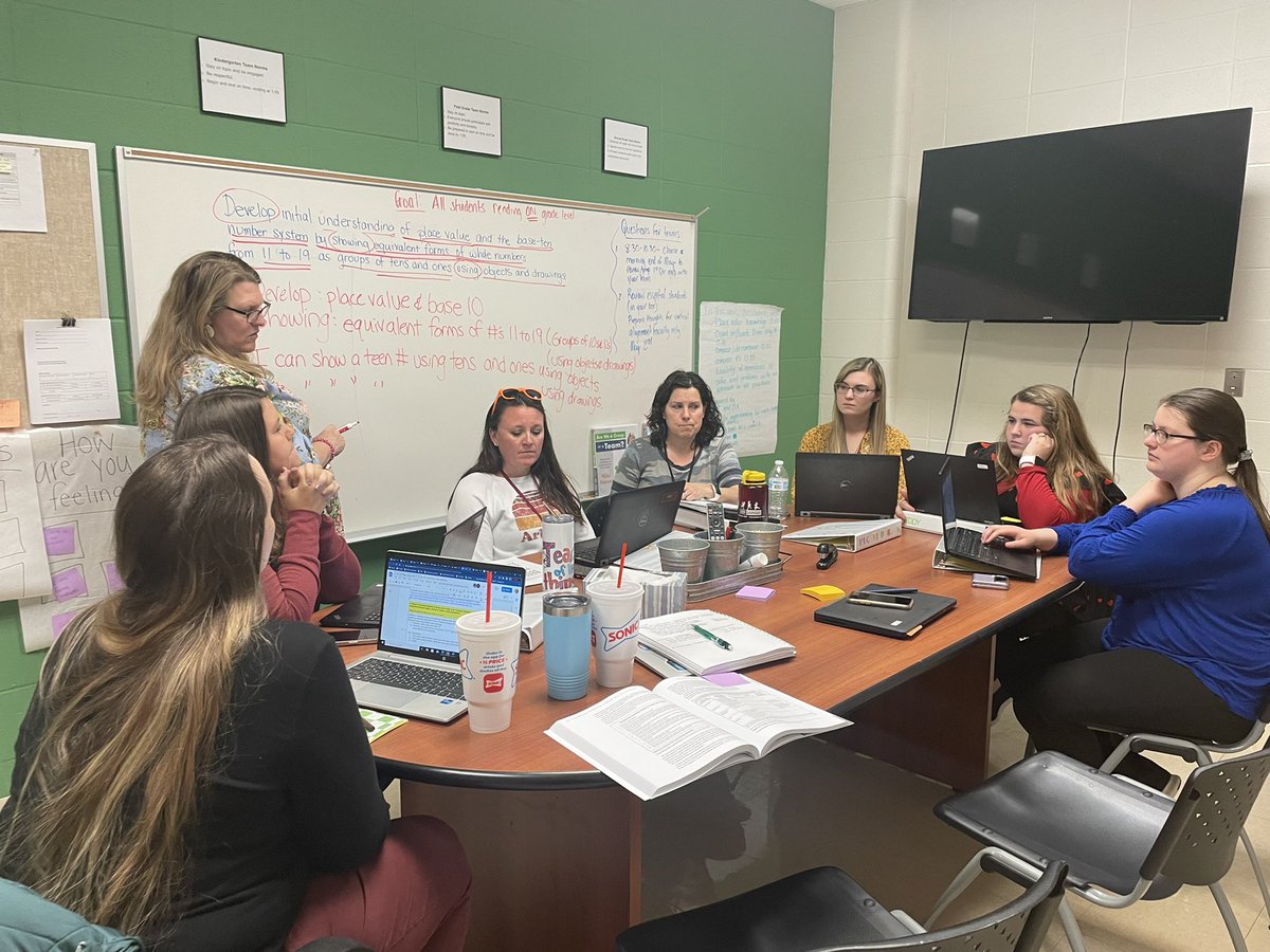cimeronejana's tweet photo. Collaborative teams working on essential standards and common assessments at Gentry Primary School in Arkansas. Showing what the PLC at Work process is all about. #PLC4AR @SolutionTree @SolutionTreeAR https://t.co/Vt131om63e