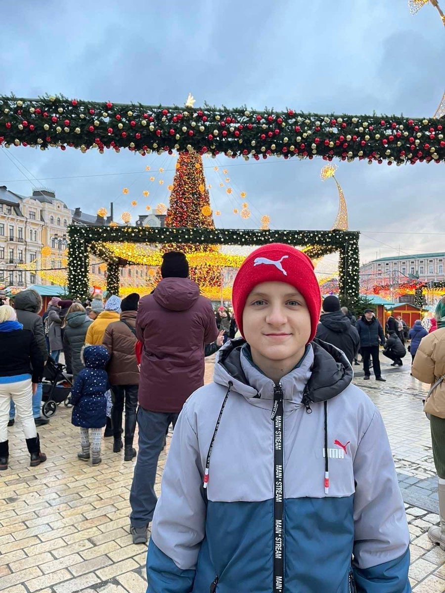 This is the hat of 13-year-old Elisey.  And a white T-shirt that he wore over his jacket for the Russians to see - these are civilians. His mother and three-year-old brother tried to leave the occupied village in Kyiv region.
But Russians shot the column.
Source Тетяна Наконечна