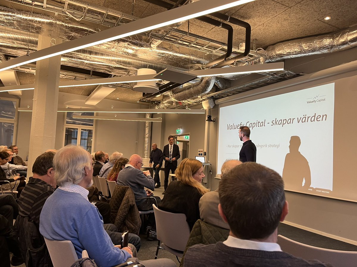 Mikael_Naslund's tweet photo. Föreläste ikväll på @NordnetSE ett fullsatt event med @aktiespararna Jag pratade om mitt nya bolag Valuefy Capital och hur man bygger en framgångsrik strategi. Lyssnade även in  stjärnan @AlexanderGust #aktier #fonder #strategier #valuefycapital https://t.co/Ygckpq2AIs