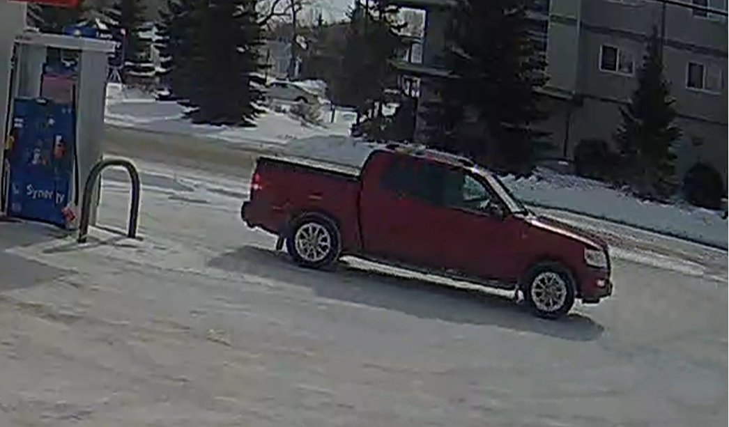 WeyburnPolice's tweet photo. WE NEED YOUR HELP!
WPS is asking the public for help in identifying this vehicle in relation to 3 gas and dashes in the Weyburn area. If you have any information, please call us at 306-848-3250 or email Cst Austin at daustin@weyburnpolice.ca. https://t.co/N5RKBbNb9O