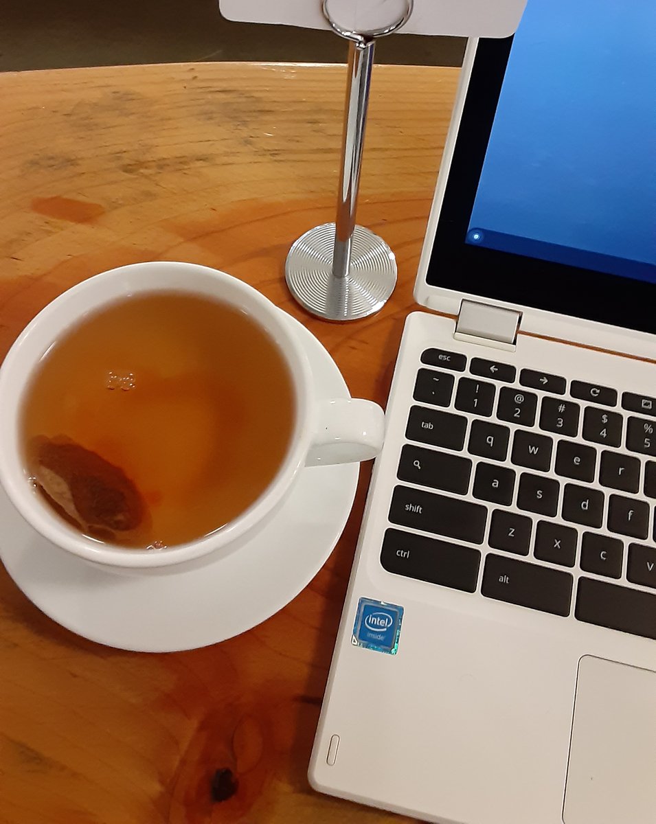 tetrimbath's tweet photo. @tracesoffaith Perfect? Well, pretty good = a place for me, my computer, and my tea. Now, about those noisy espresso machines....
#TomTea https://t.co/Dgns03eJxD