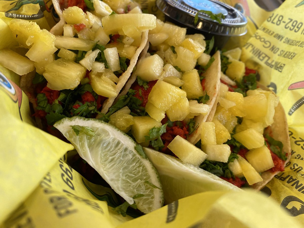 ElJerryLeal's tweet photo. 🌮 PASTOR TACOS ISLA STYLE 🍍 
Join us for deliciously grilled chicken breast pastor tacos! A healthy island twist on a cultural icon! 😋 see you all sun season long ! #tacos #pastor #tacotruck #foodtruck #spi #gopadre #sopadre #texas #yum https://t.co/X7w58kXQEp