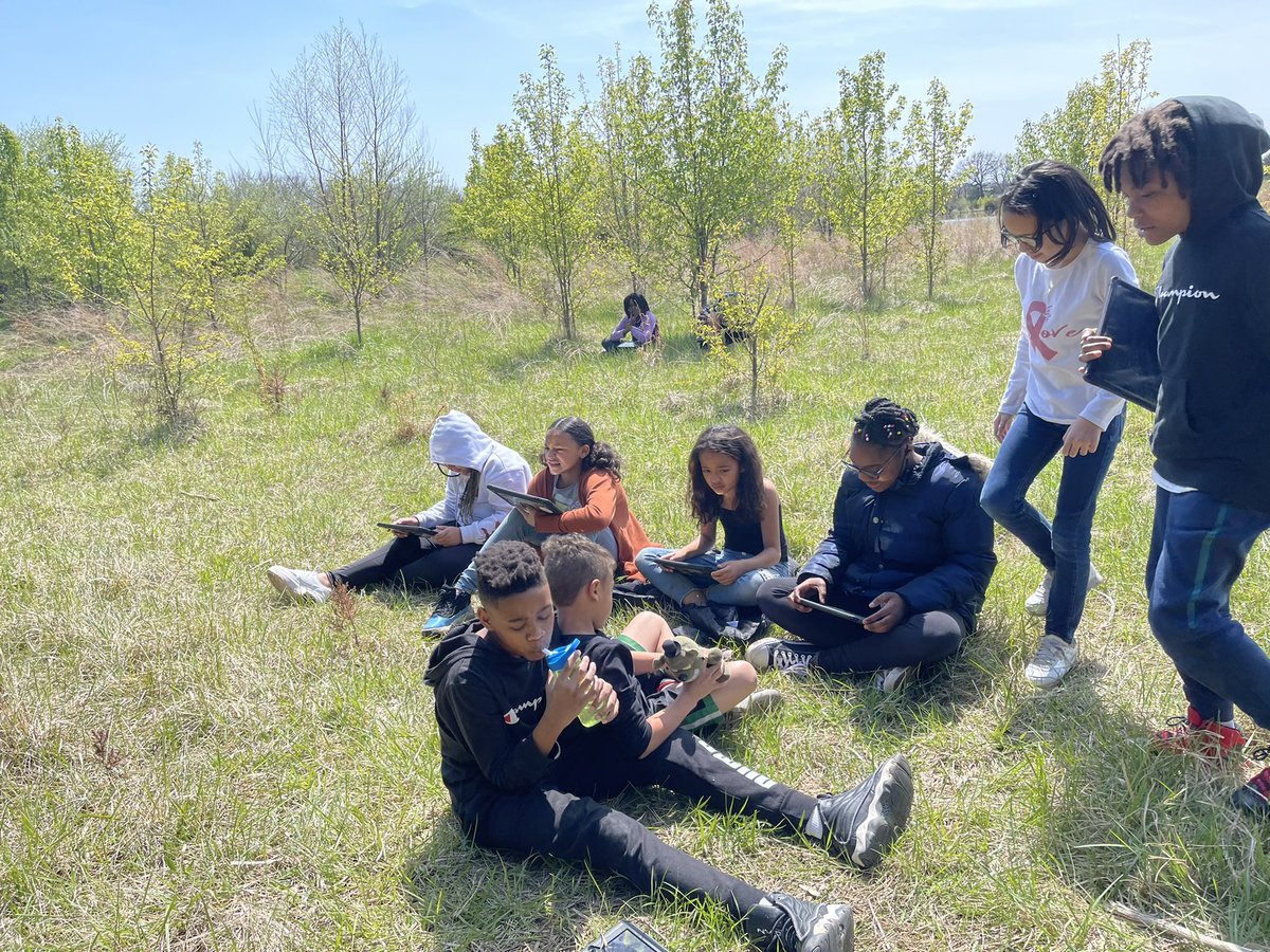 Writing with our senses #WritingCommunity #outdoorclassroom #trustyhuskies <a href="/AHLHuskies/">Alpha Hart Lewis, The AVID Elementary</a> #4thgraderocks
