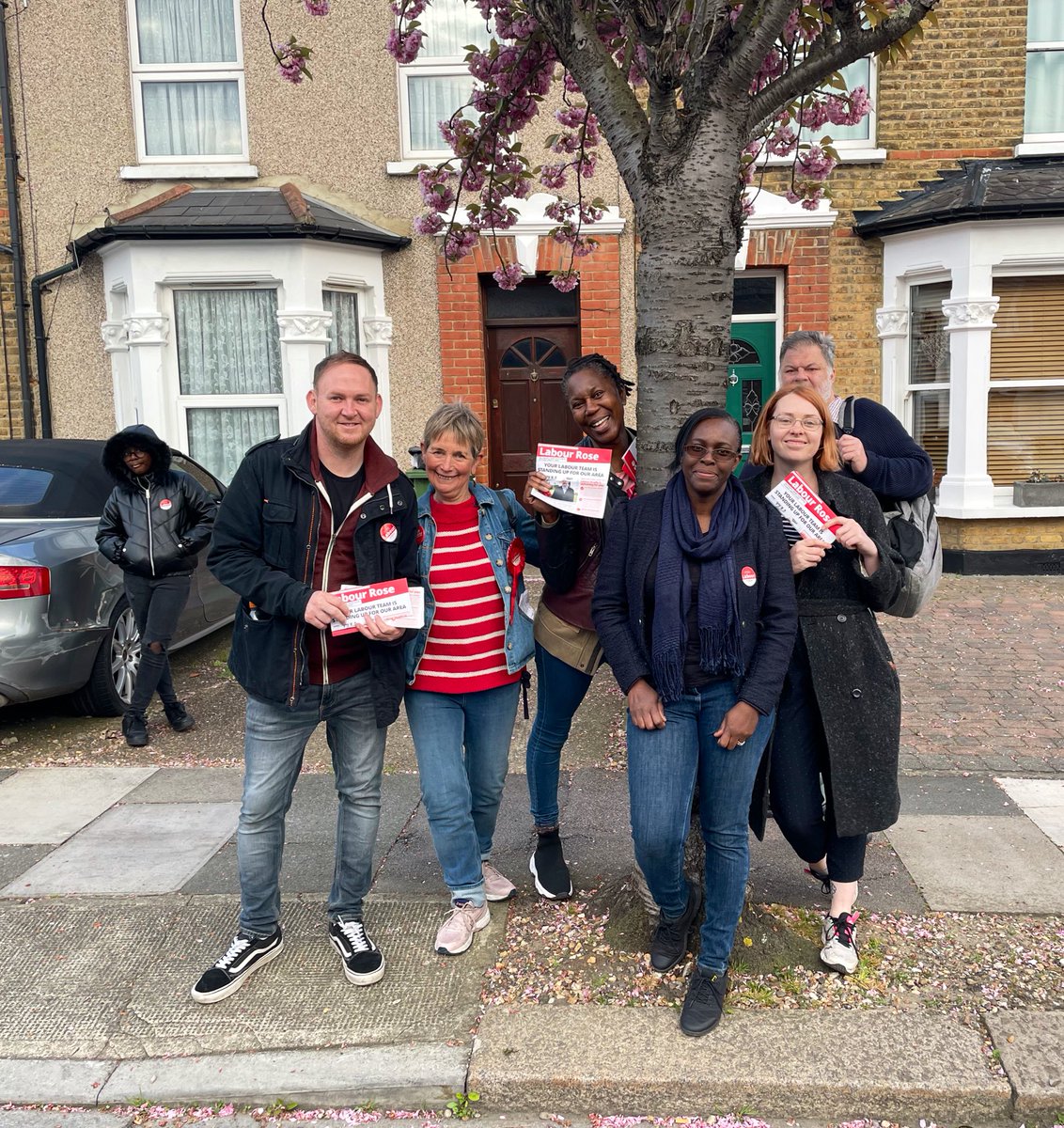A fun night on the <a href="/labourdoorstep_/">Labour Doorstep 🌹</a> tonight campaigning for <a href="/CllrLindaBird/">Linda Bird</a> &amp; <a href="/Peircey99/">Cllr Simon Peirce</a> with a fantastic team! Big thanks to <a href="/iviswill/">Ivis Williams</a> @CStMatthewDani1 <a href="/IssyCooke/">Issy Cooke</a> &amp; <a href="/ECLabourParty/">Eltham Constituency Labour Party</a> friends for their help. 🌹#VoteLabour 🌹