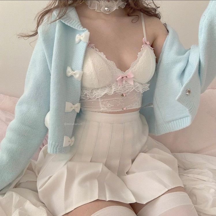 user1074826019's tweet photo. evde sıkıldığım için biraz dolaşmaya karar verdim, yanımda biri olsa fena olmazdı ama!! #rp #rpdm #rpgt #roleplay https://t.co/d7cKdDHqEX