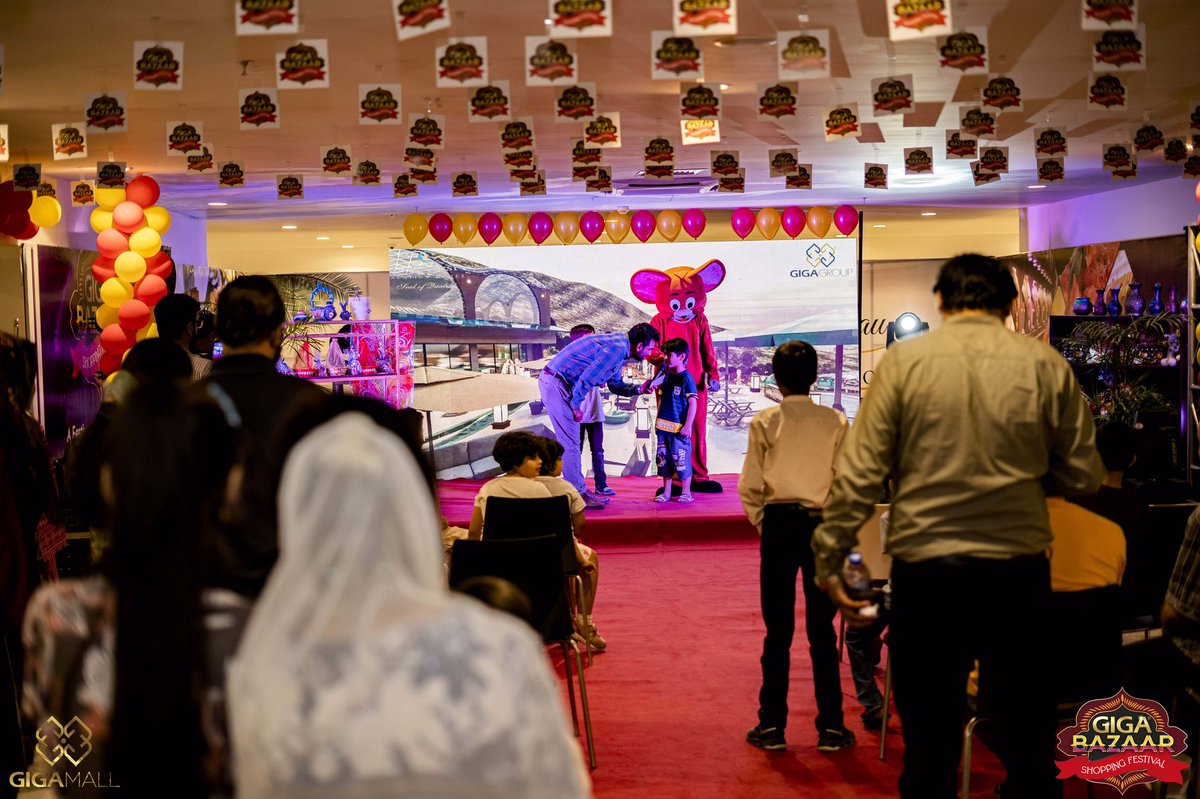 TheGigaMall's tweet photo. Have a look at the Giga Bazaar Shopping Festival at Giga Bazaar above Food Court.

#gigamall #gigagroup #shoppingmall #gigabazaar #gigabazar #shopping #islamabad #twincities #shoppingfestival #gigamallevents #entertainment #celebrity #celebritymeetandgreet #DHAislamabad #WTCPAK https://t.co/SVxZ30A9hO