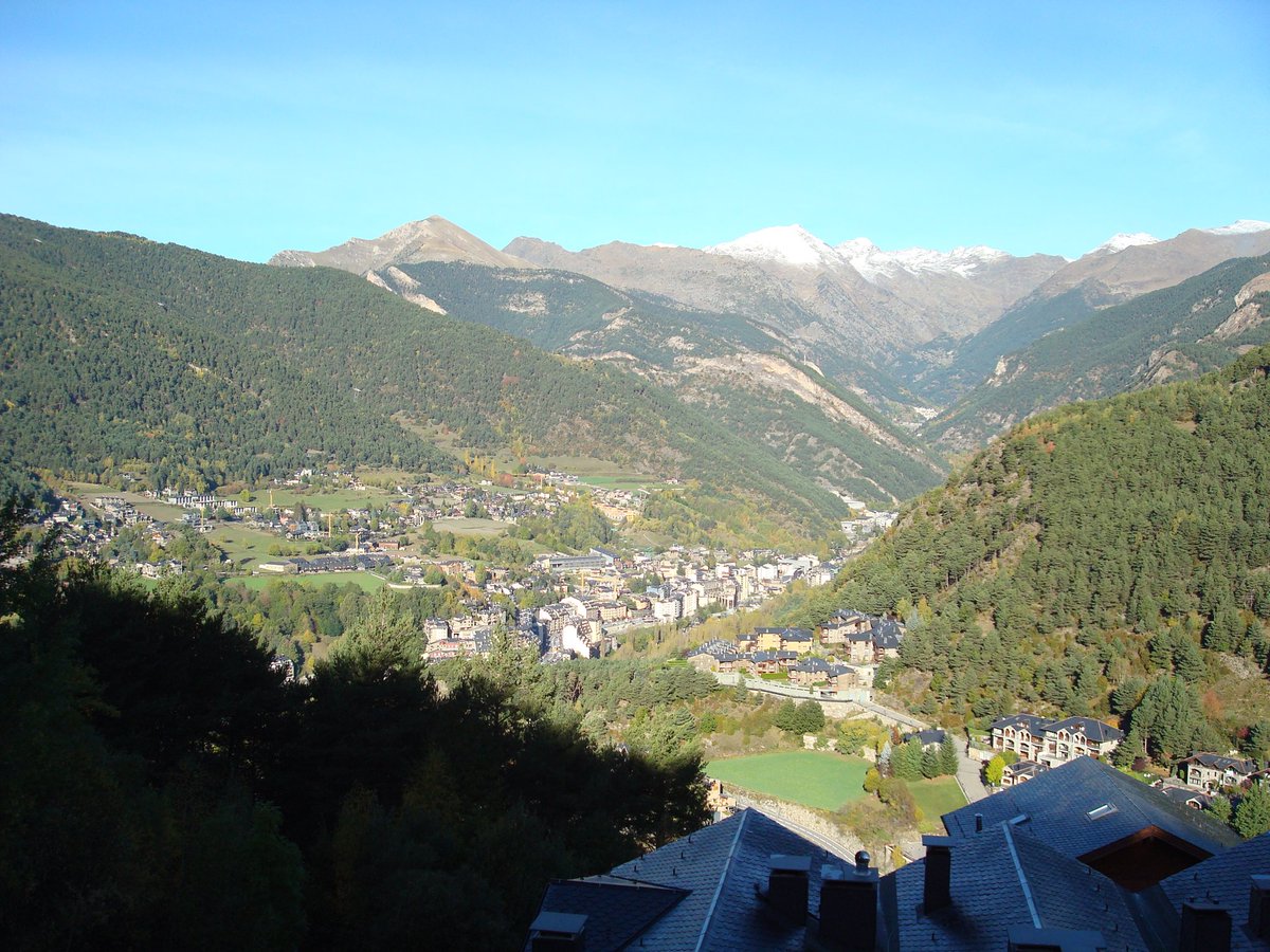 jecbosch14's tweet image. #urbanitzacio #elsoriosos #anyos vista cap a #lamassana #andorra #andorralovers #andorraenamora #andorranatura #andorramola #andorramountains #andorrabloggers #andorraworld