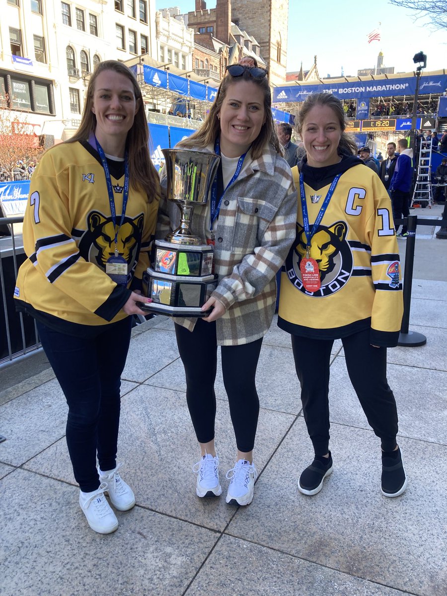 bostonathletema's tweet photo. Boston Athlete News - Members of @thebostonpride, Honorary Grand Marshals of the @bostonmarathon to celebrate back-to-back ⁦@PHF⁩ Isobel Cup Championships!! #thebostonpride #bostonathlete #bostonmarathon #PHF #boston #hockey #bostonsstrongest #bostonathletemagazine https://t.co/RkVjkfmBEW