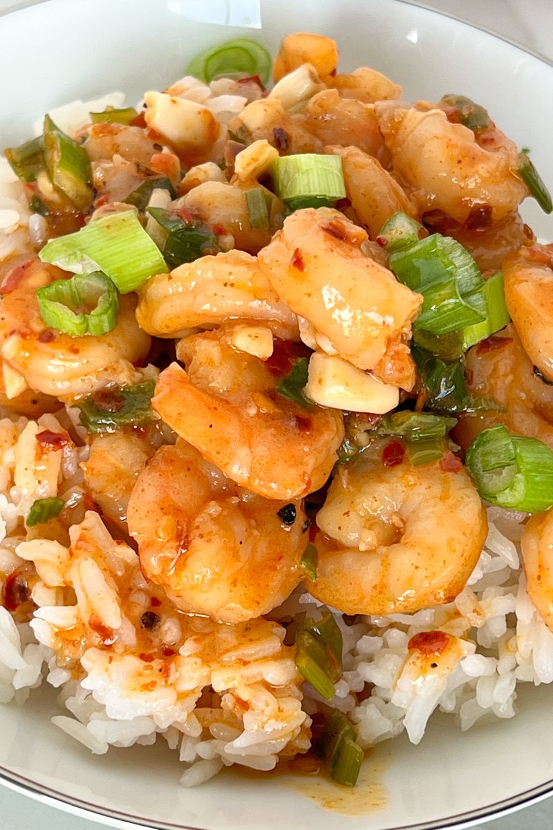 BringOnTheSpice's tweet photo. Chili garlic butter shrimp is spicy, buttery, and super quick to make! With a mixture of both sweet and spicy, this sauce is too addicting spooned over rice. 
https://t.co/wUNhob12ZH 
#shrimp #RecipeOfTheDay #seafood #foodie https://t.co/MaY2w1HQRN