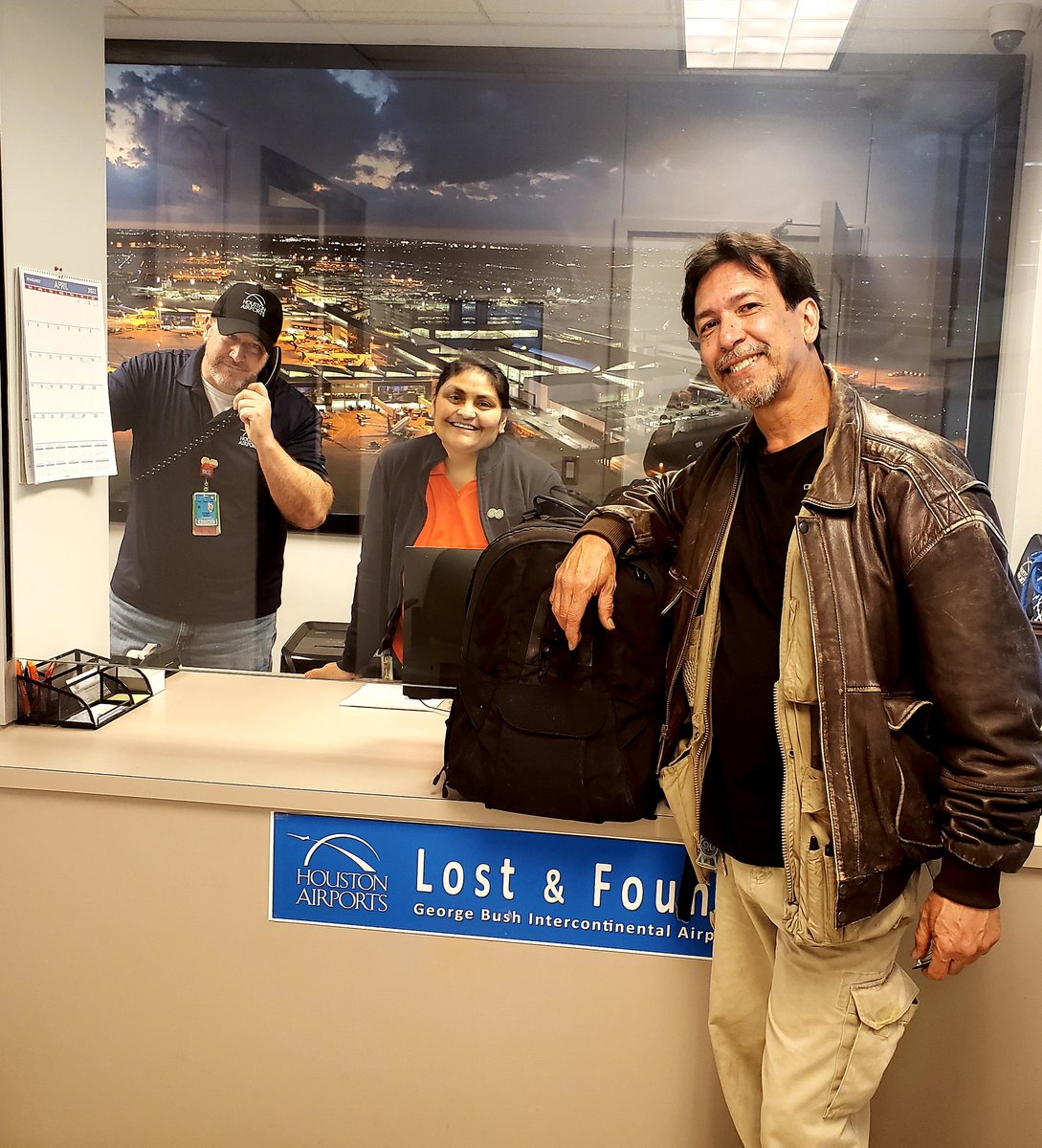 ellaghica's tweet photo. Mr. Wolf smiles big as he is reunited with his lost backpack #happytraveller#IAHLostAndFound #GreatJob #5StarService #SatisfiedCustomer #ThankYou Judith and Alan #HoustonAirports #fly2houston https://t.co/Qjsbw1e6Xu