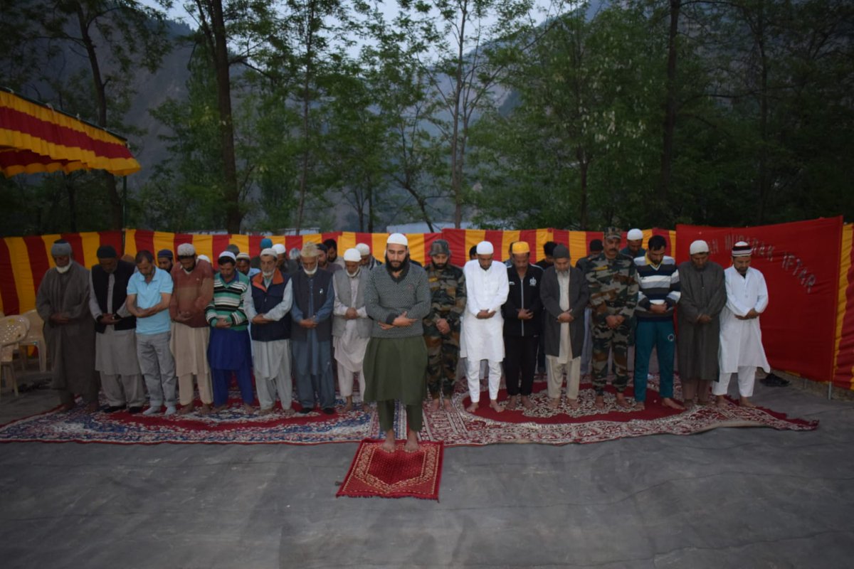SMARTGU79903563's tweet photo. #Ramzan
#ramzankashmir
#Noor-e-Ramzan https://t.co/Os1d5j9XzP https://t.co/LQ1pKs4UNs
