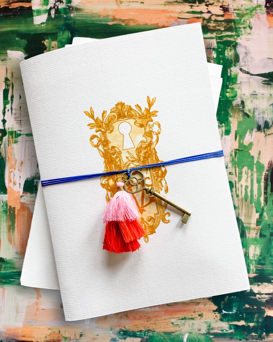 amorettiwedding's tweet photo. Extravagant colors for an extravagant wedding in Ibiza.
What does the key means to you ? 
.
.
.
.
.
#charms#key#bride#weddinginspo#mixandmatchcolor#ibiza https://t.co/og6NTke4L1