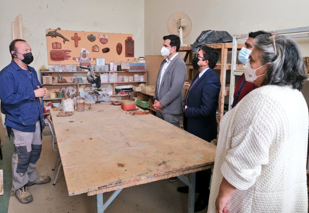 ¡Bienvenidos! 👋 Hoy el Delegado Presidencial <a href="/QuezadaGaete/">Rubén Quezada Gaete</a>, junto al Seremi de Justicia y DD.HH, <a href="/rubengarciat_/">Rubén García Tapia</a>, conocen el centro cerrado de justicia juvenil del Sename Coquimbo, comparten con los jóvenes y conocen desde sus propias voces sus historias de reinserción

#Seguimos