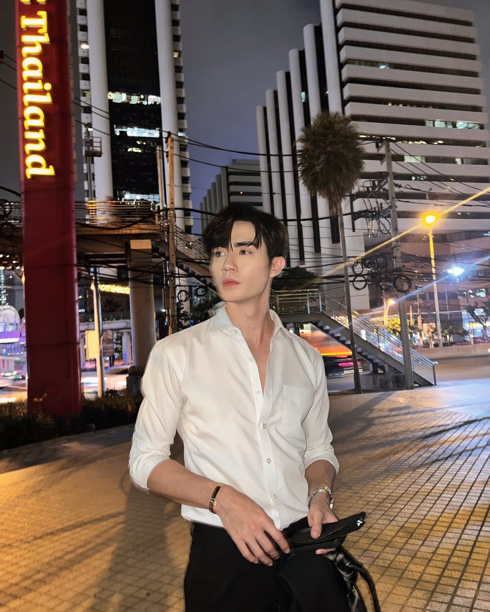Vitaminzee_z's tweet photo. หุ่นบางลงกว่าเดิมเยอะมากเลย แต่ก็ยังคงความหล่ออยู่เหมือนเดิมแต่ดูโตขึ้นแบบ��ป็นผู้ใหญ่เต็มตัวแล้ว ช่วงวัย30ต้นๆคือแดดดี๊มากกกกก https://t.co/5TouTgEhOL