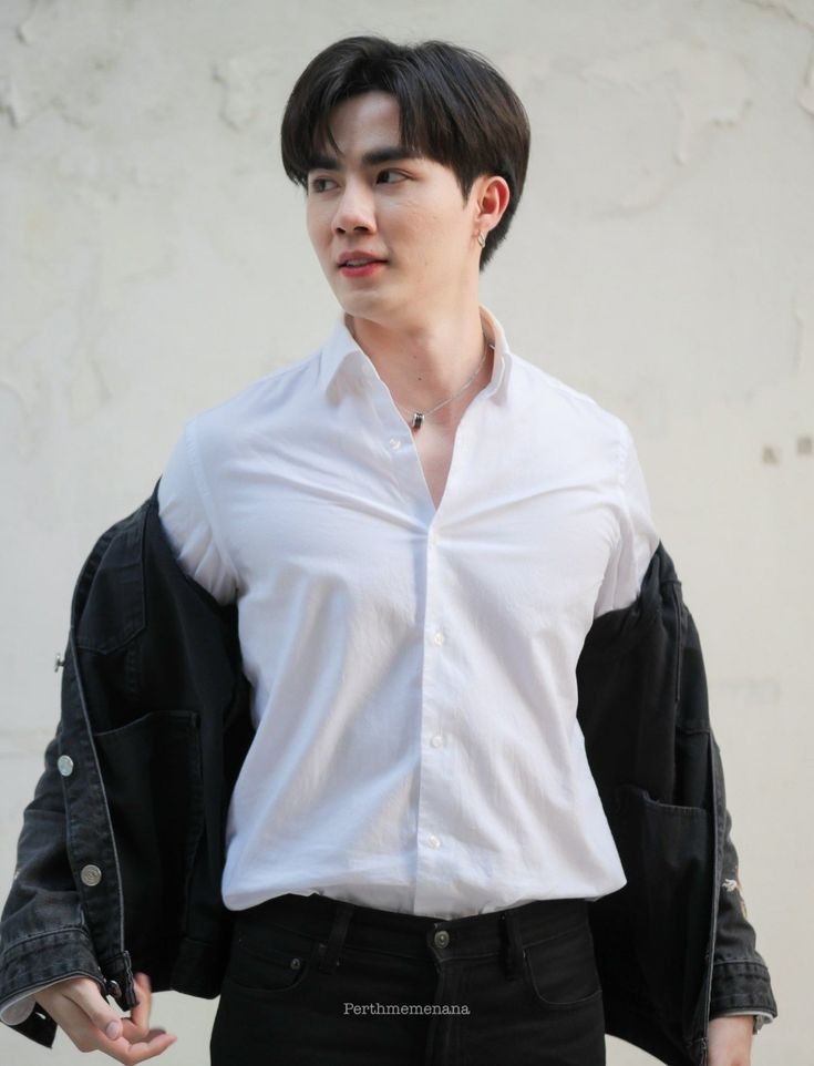 Vitaminzee_z's tweet photo. หุ่นบางลงกว่าเดิมเยอะมากเลย แต่ก็ยังคงความหล่ออยู่เหมือนเดิมแต่ดูโตขึ้นแบบ��ป็นผู้ใหญ่เต็มตัวแล้ว ช่วงวัย30ต้นๆคือแดดดี๊มากกกกก https://t.co/5TouTgEhOL