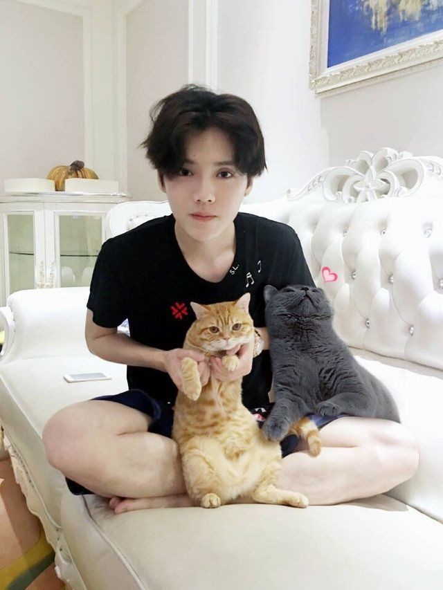 aintsol_'s tweet photo. Happy Birthday, Lugeeeeeee 💗💗💗
#LuhanDay https://t.co/oI5kdXfQji