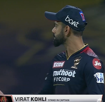 Wisden_Asia's tweet photo. Virat Kohli is leading RCB as Faf du Plessis is not on the field. 

Scenes we love to see 😍 https://t.co/4207Izp3ay