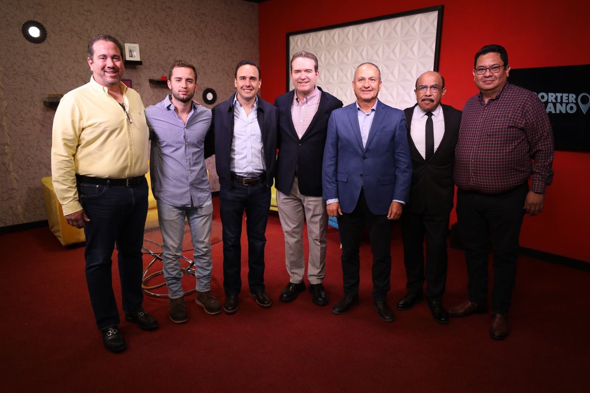 Que gusto saludar a mis amigos del Grupo Zocalo <a href="/jdjuaristi/">José David Juaristi</a>, <a href="/pacojuarist1494/">Paco Juaristi</a>, <a href="/fjuaristisantos/">Pancho Juaristi</a>, <a href="/SCisneros5/">Sergio Cisneros</a>, <a href="/_chuchuy/">Jesús Jiménez</a> y <a href="/leopoldoramos_/">Leopoldo Ramos</a> . ¡Excelente plática y muy buena entrevista, muchas gracias! #Coahuila